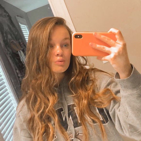 Meet your Posher, Olivia - Picture 1 of 1